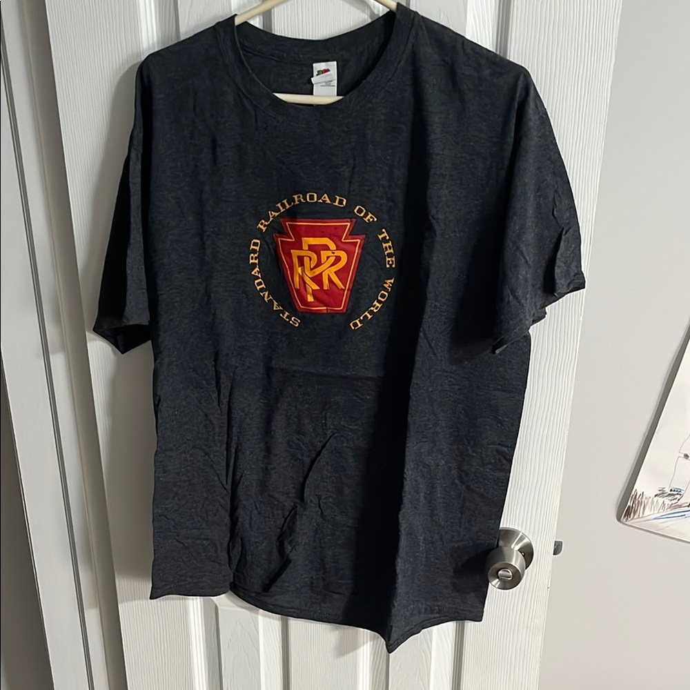 Men's Dark Grey Graphic T-Shirt